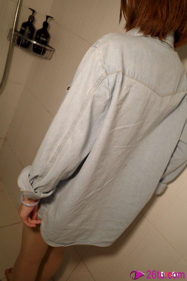 翘臀美女xx00后进式在阳台图